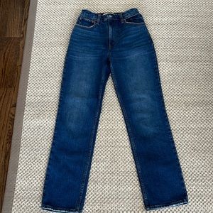 Abercrombie 90s’ straight ultra high rise jeans